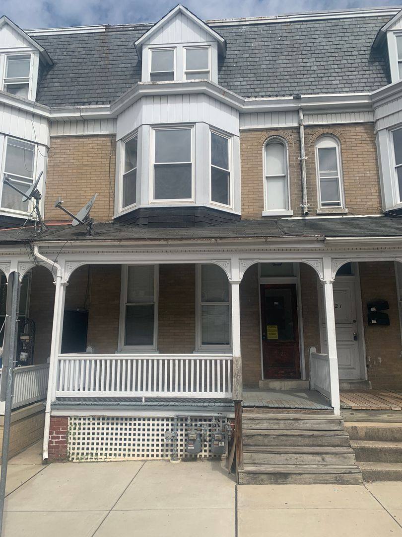 Apartment for rent at 823 W Poplar #2, York, PA 17403