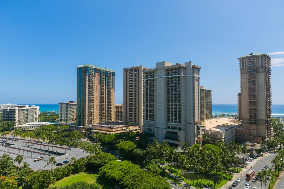 Apartment for rent at 1910 Ala Moana Blvd, Honolulu, HI 96815
