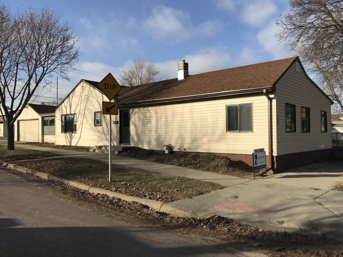 House for rent at 921 S Sherman Ave, Sioux Falls, SD 57104