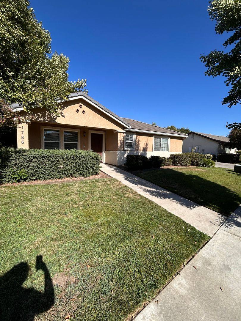 1750-1858 Paseo Del Lago 1905 Alexander, Tulare, CA 93274