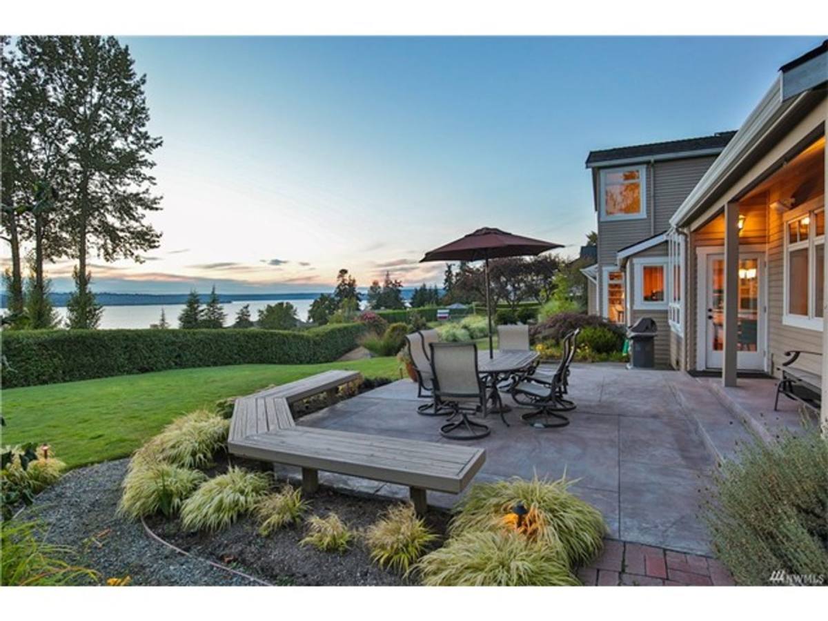 House for rent at 10321 NE 55th St, Kirkland, WA 98033