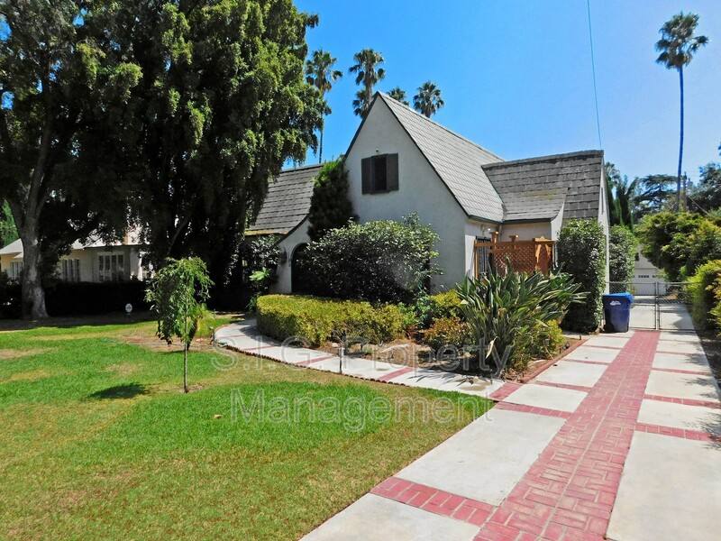 House for rent at 1186 New York Dr, Altadena, CA 91001