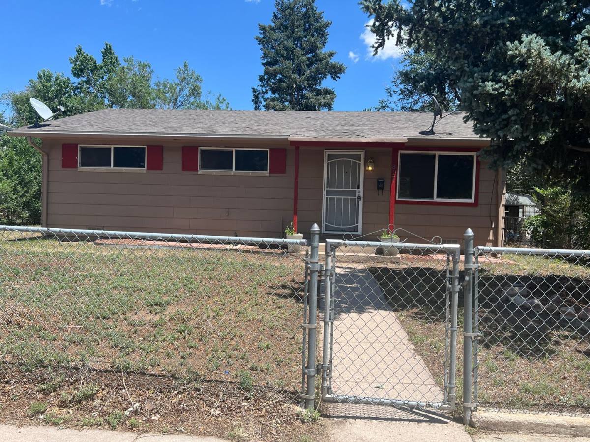 House for rent at 817 Sequoia Dr, Colorado Springs, CO 80910