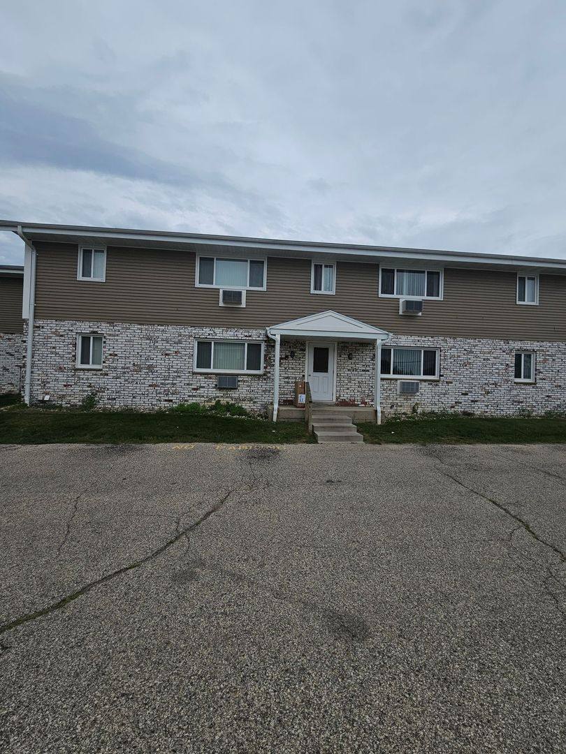 Apartment for rent at 851 Eastern Ave, West Bend, WI 53095