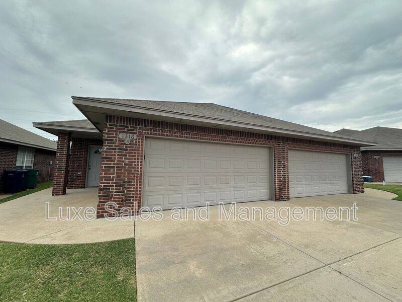 Apartment for rent at 1316 Garden Gate Dr #A, Yukon, OK 73099