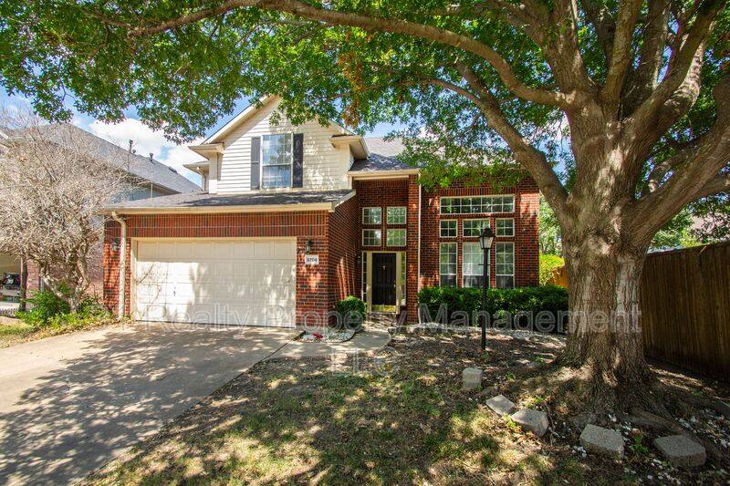 House for rent at 6704 Ashmont Dr, Plano, TX 75023