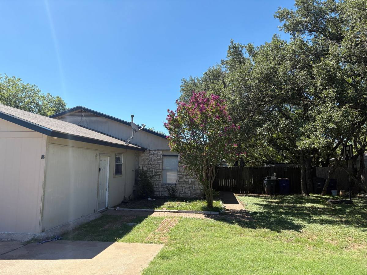 Apartment for rent at 704 Osage Dr, Leander, TX 78641