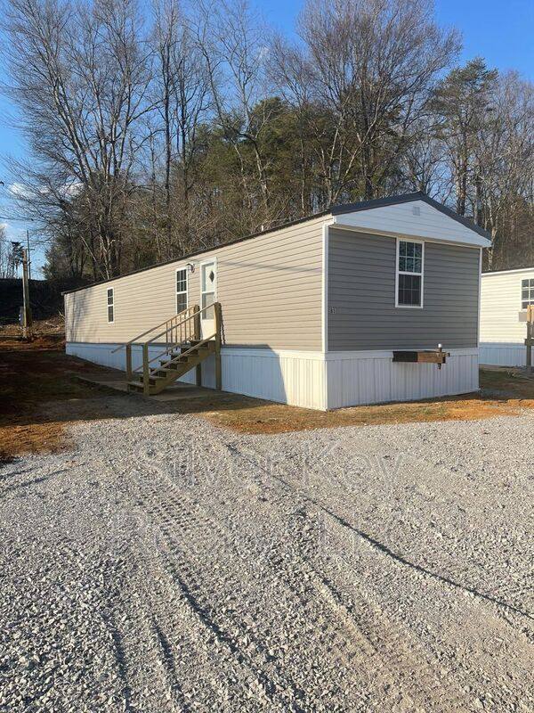 House for rent at 1004 S Jackson St #B5, Athens, TN 37303
