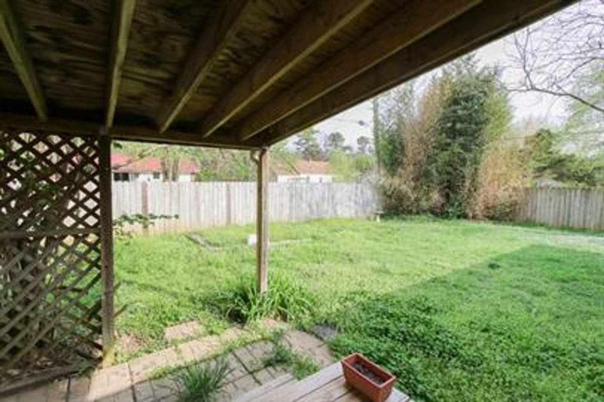 House for rent at 2152 S Clover Dr, Fayetteville, AR 72701