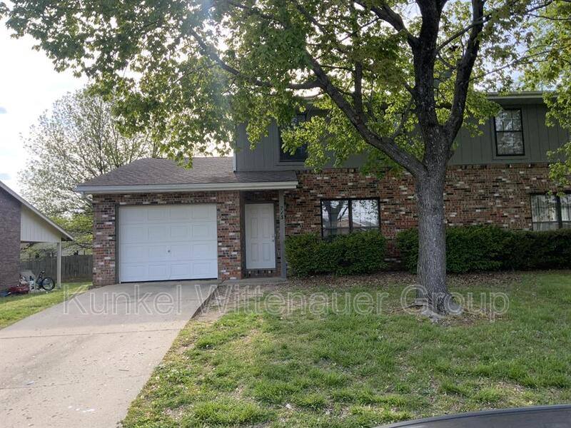 Apartment for rent at 713 Plankway, Belleville, IL 62221