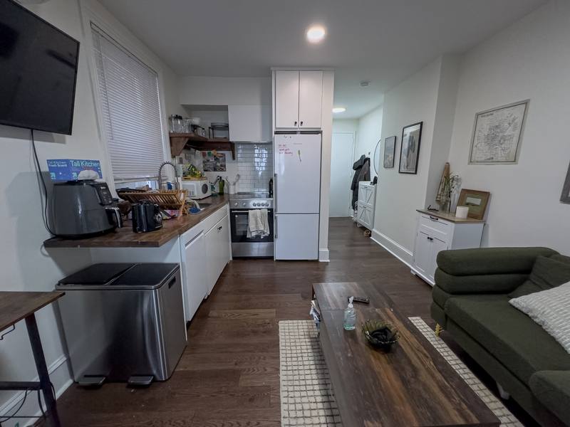 Apartment for rent at 1832-34 Callowhill St #B, Philadelphia, PA 19130