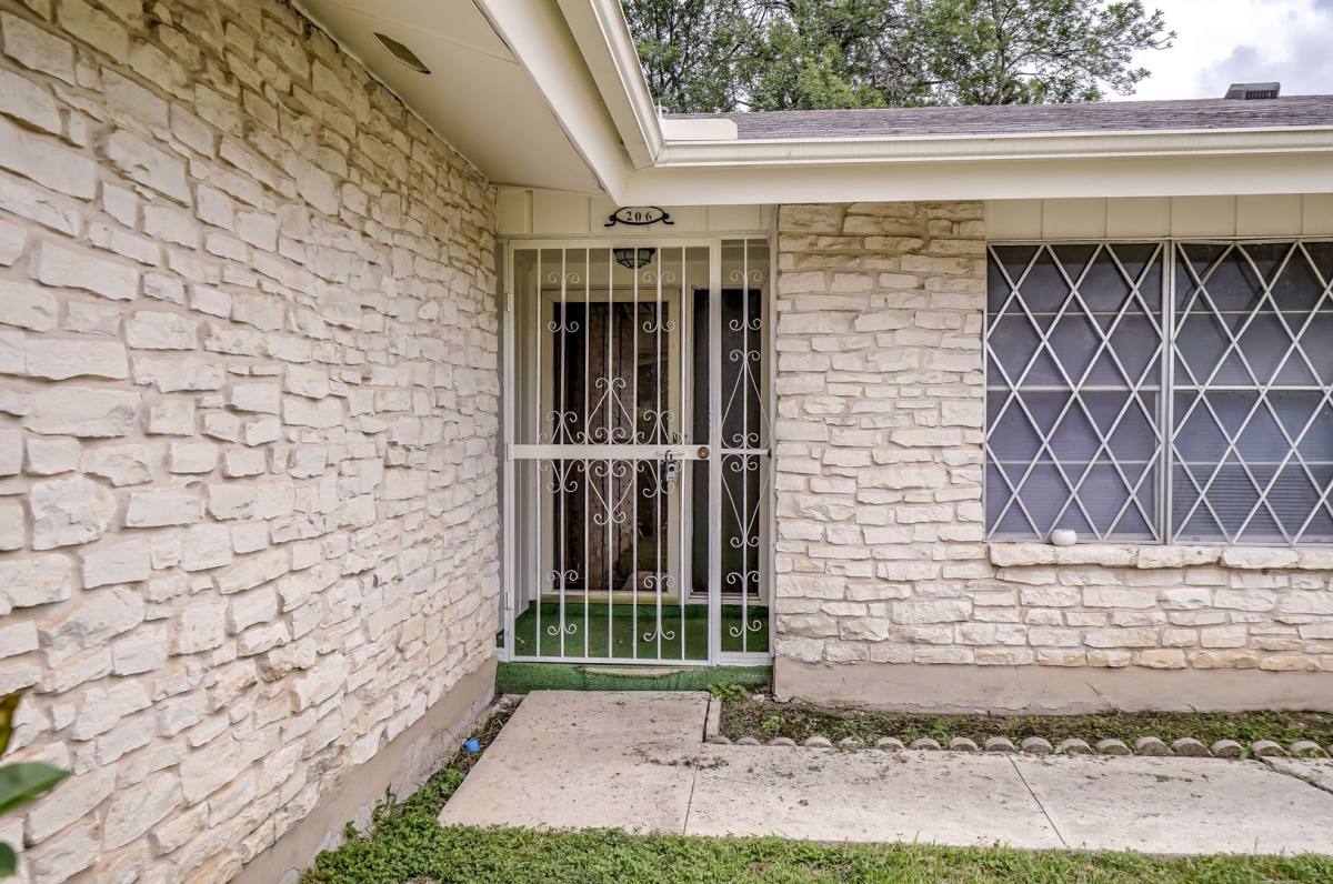 House for rent at 206 Meadow Path, San Antonio, TX 78227