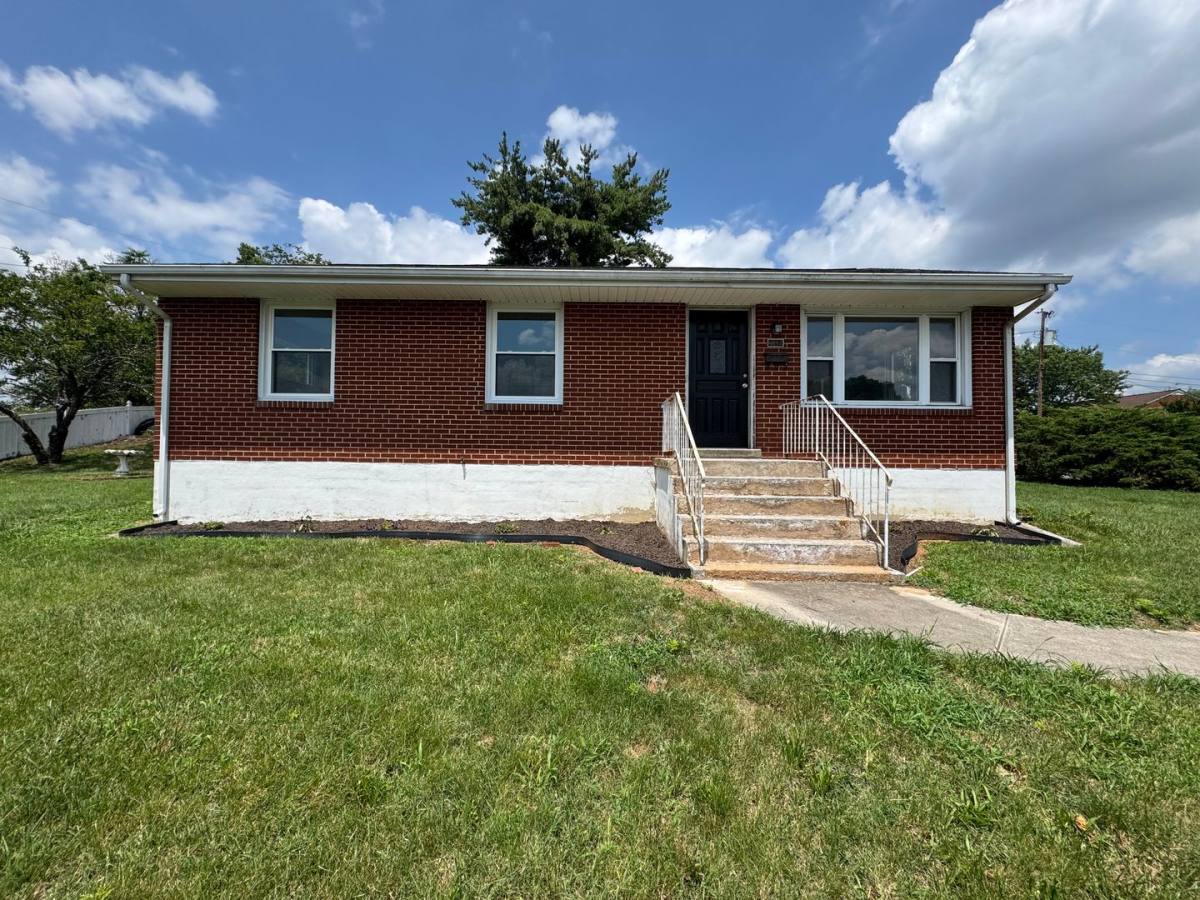 House for rent at 2305 Sherman Dr, Roanoke, VA 24017