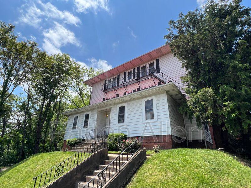 Apartment for rent at 43 Ravenscroft Dr #23, Asheville, NC 28801