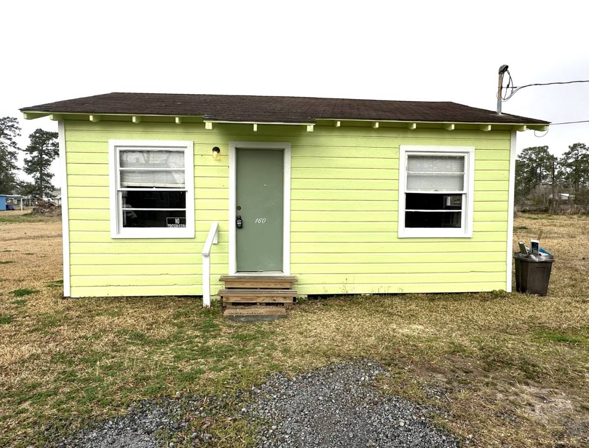 House for rent at 160 Hebert St, Vidor, TX 77662