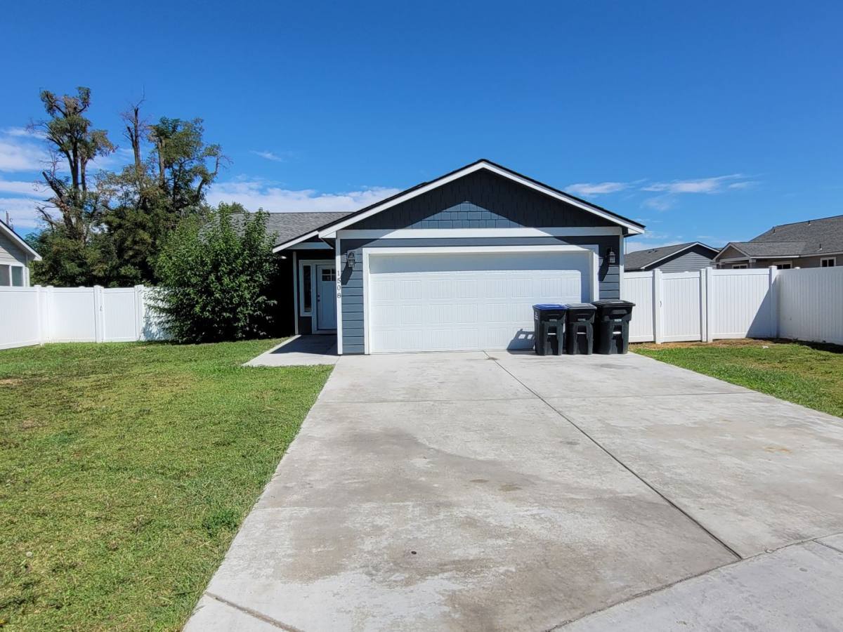 House for rent at 1508 S Madison St, Moses Lake, WA 98837