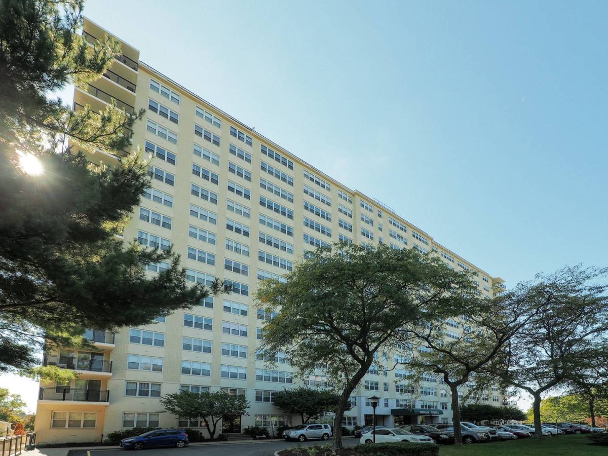 Apartment for rent at 2625 Park Ave, Bridgeport, CT 06604