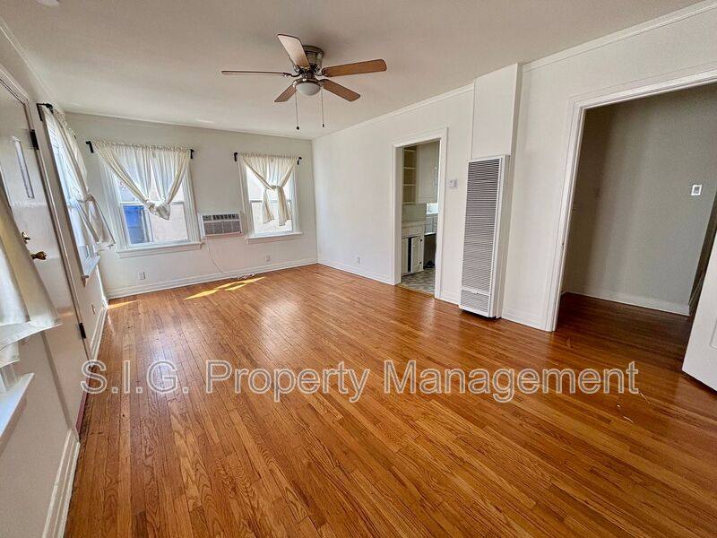 Apartment for rent at 2813 Rowena Ave, Los Angeles, CA 90039