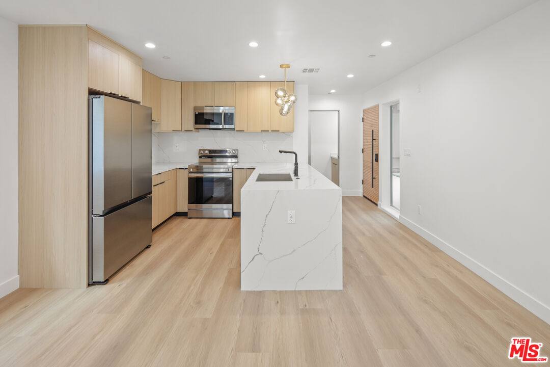 Townhouse for rent at 11004 Hortense St, North Hollywood, CA 91602