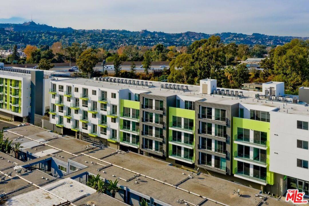 Apartment for rent at 11036 Moorpark St, North Hollywood, CA 91602