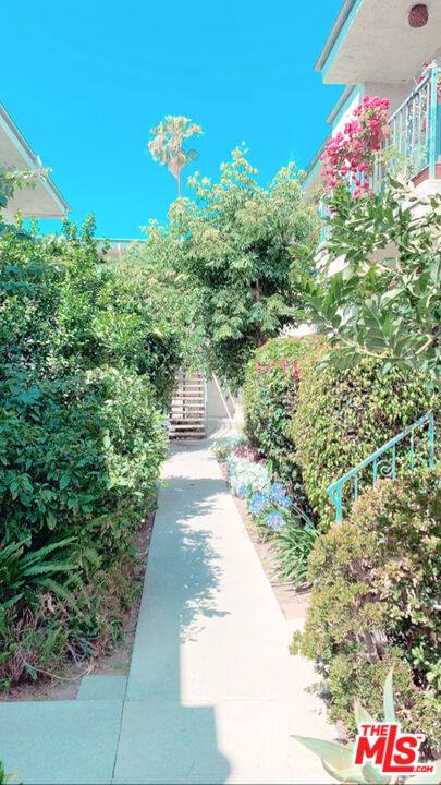 Apartment for rent at 11081 Rose Ave, Los Angeles, CA 90034