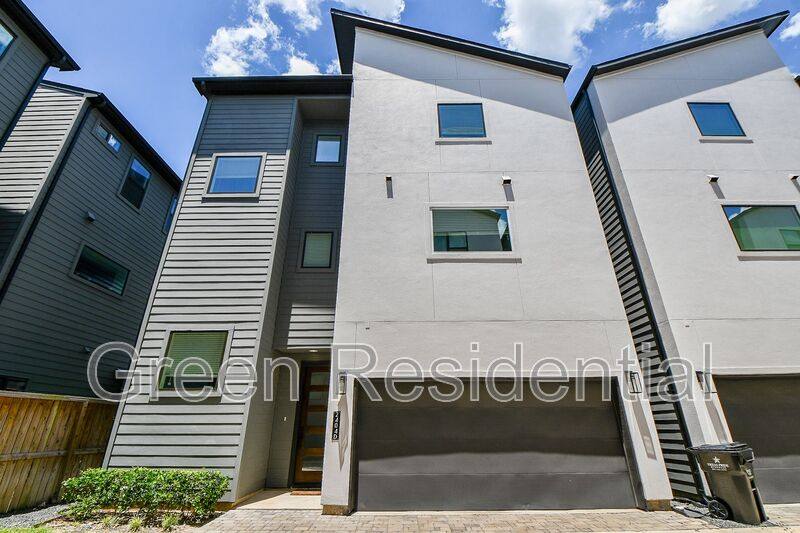 House for rent at 2404 Hadley St #D, Houston, TX 77003