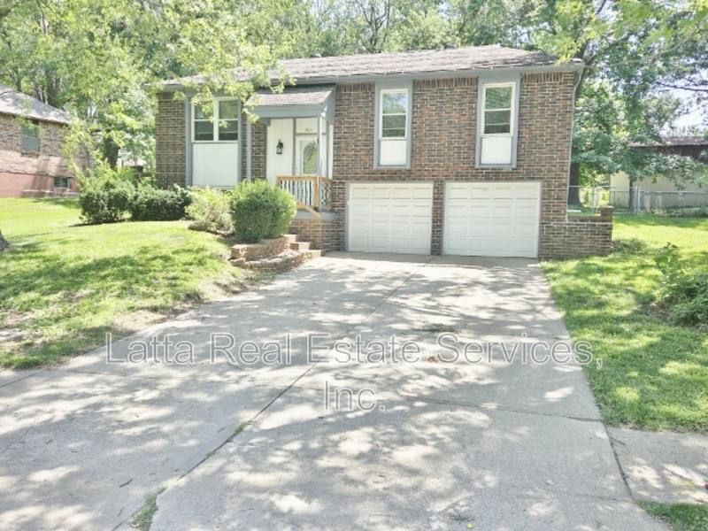 House for rent at 904 NW Canterbury Rd, Blue Springs, MO 64015