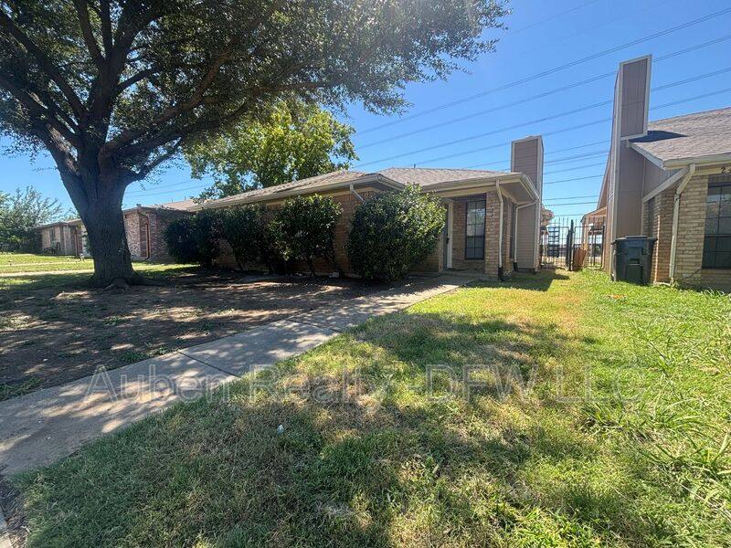 House for rent at 2422 Sherry St, Arlington, TX 76014