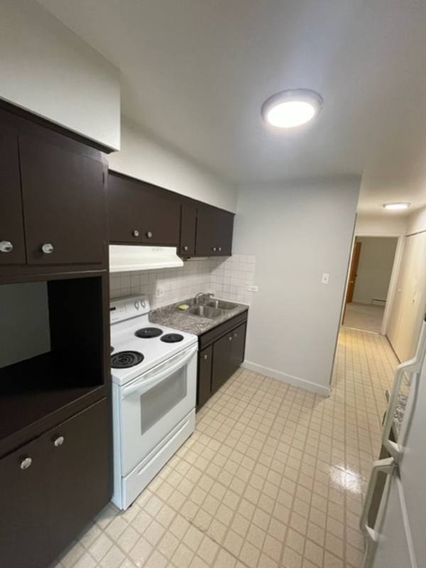 Townhouse for rent at 494 2 Madison Ave, Calumet City, IL 60409