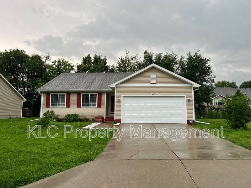 House for rent at 2429 E Porter Ave, Des Moines, IA 50320