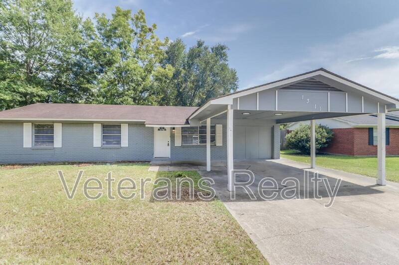 House for rent at 1311 Poplar Ave, Gulfport, MS 39507