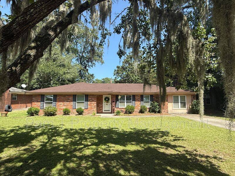 House for rent at 606 Highland Dr, Savannah, GA 31406