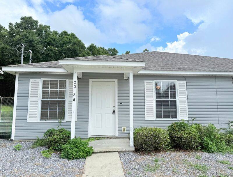 Apartment for rent at 2002 Wyatt St -Egr #A, Pensacola, FL 32514