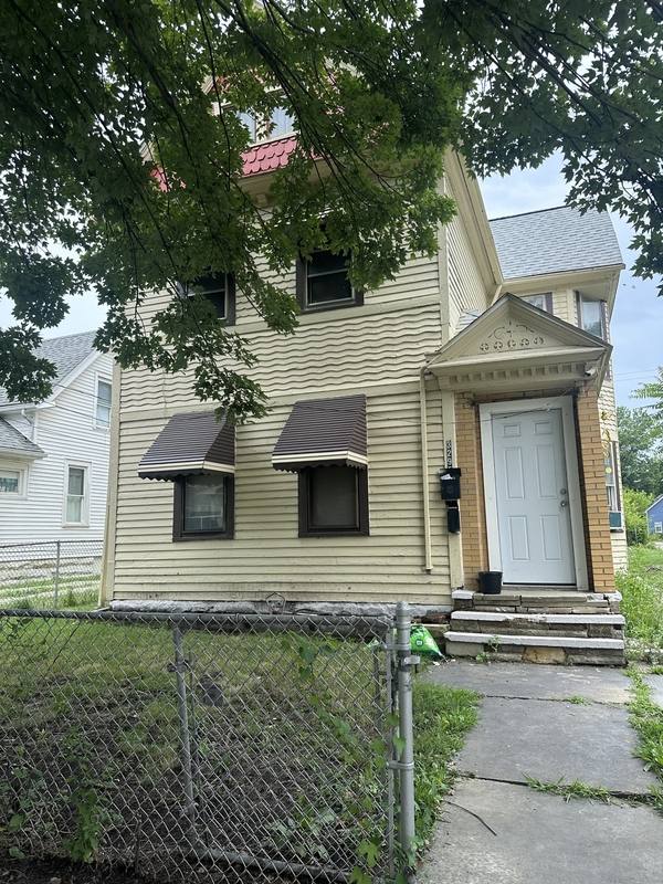 Apartment for rent at 3295 W 54th St #UPSTAIRS, Cleveland, OH 44102