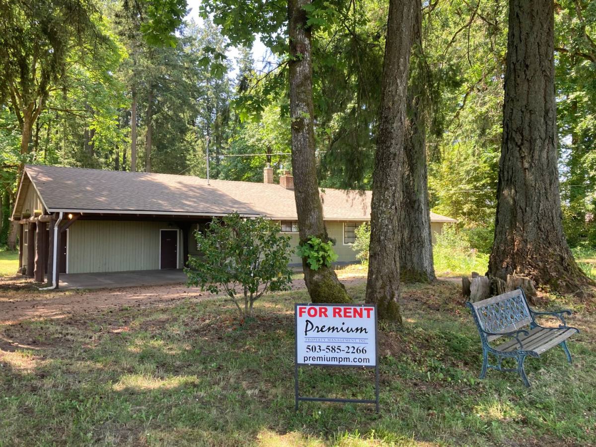House for rent at 1870 Clear Lake Rd NE, Salem, OR 97303