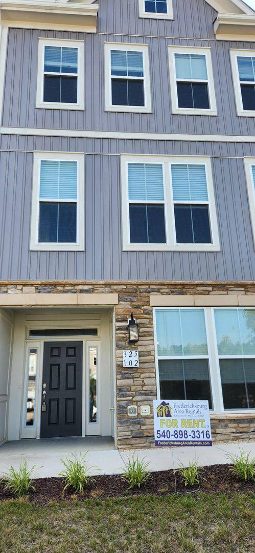 Townhouse for rent at 325 Crab Apple Dr #102, Stafford, VA 22554