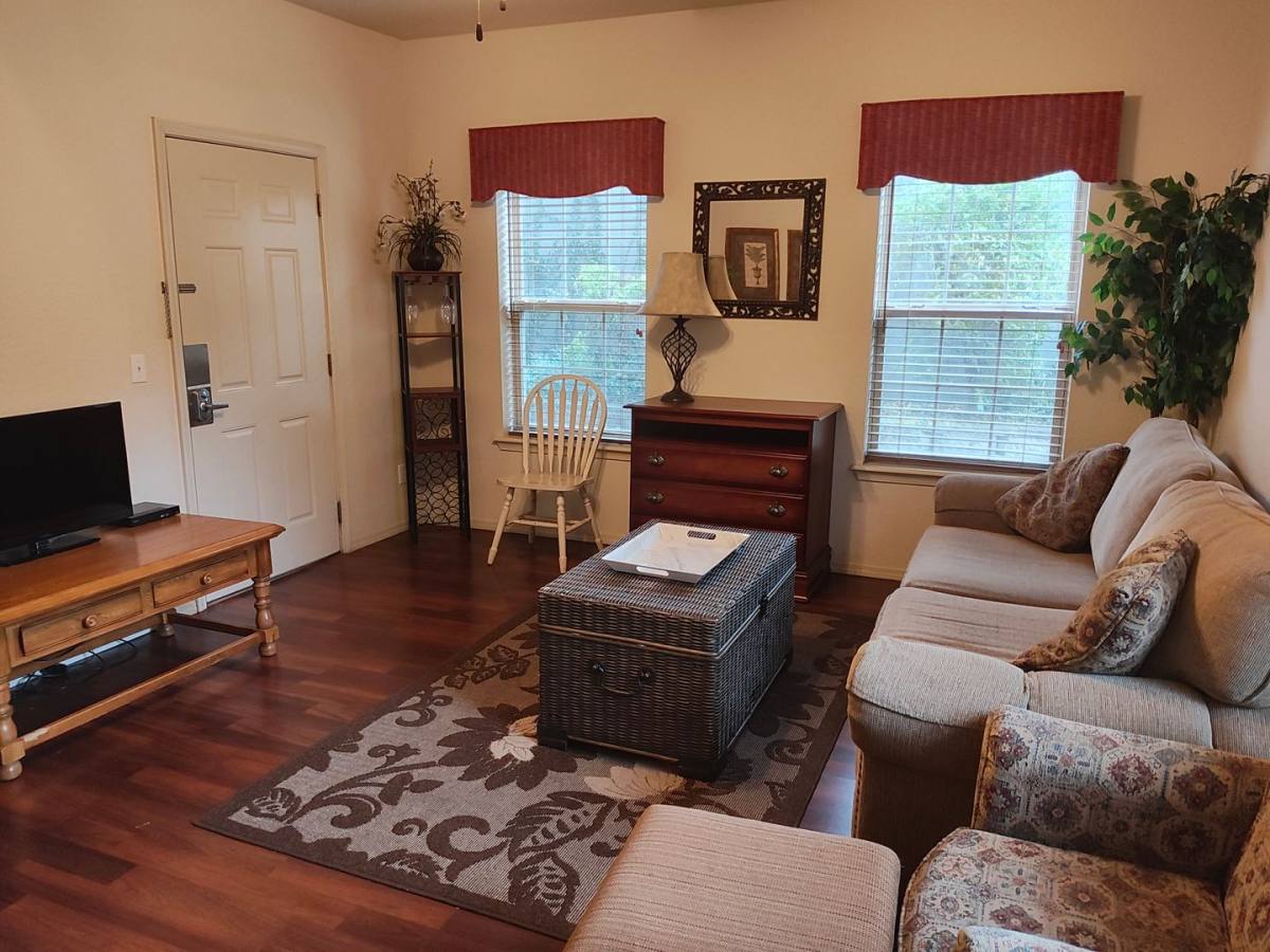 Apartment for rent at 1001 Golf Dr, Reeds Spring, MO 65737