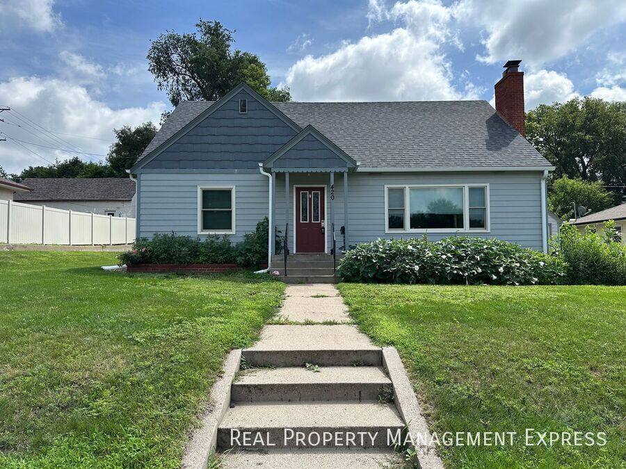 House for rent at 420 S Hawthorne Ave, Sioux Falls, SD 57104