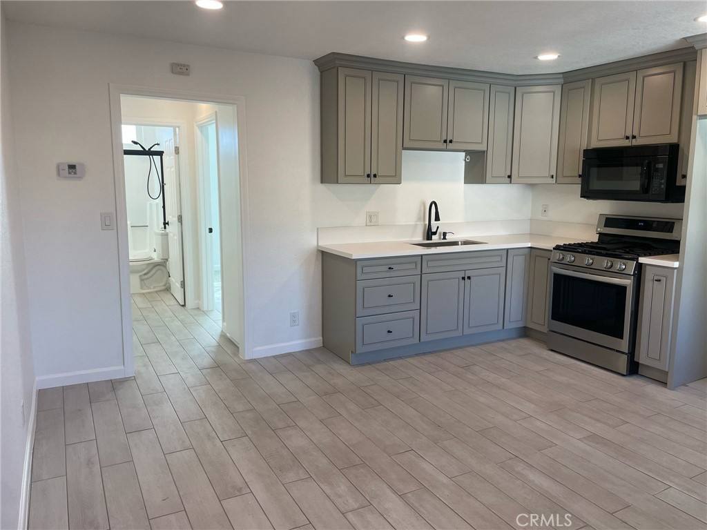 Apartment for rent at 10037 Samoa Ave #11-11, Tujunga, CA 91042