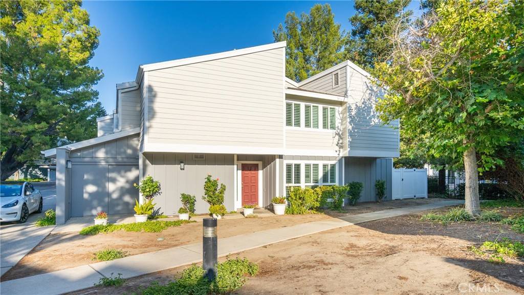Townhouse for rent at 10055 Melinda Way #4-4, Northridge, CA 91325