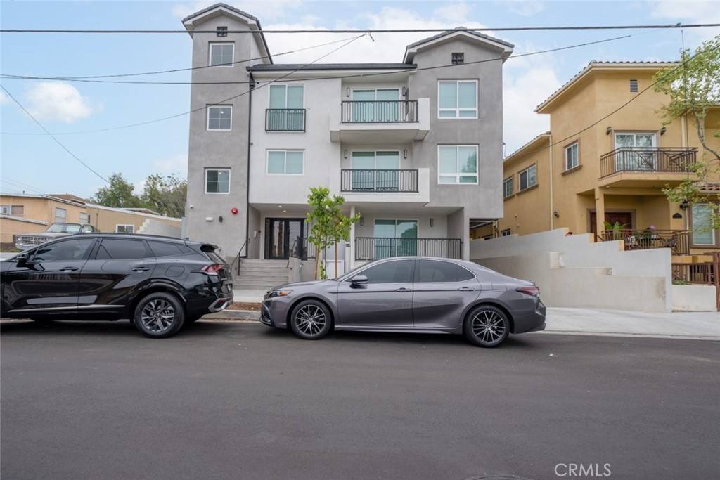 Apartment for rent at 10218 Fernglen Ave #302, Tujunga, CA 91042