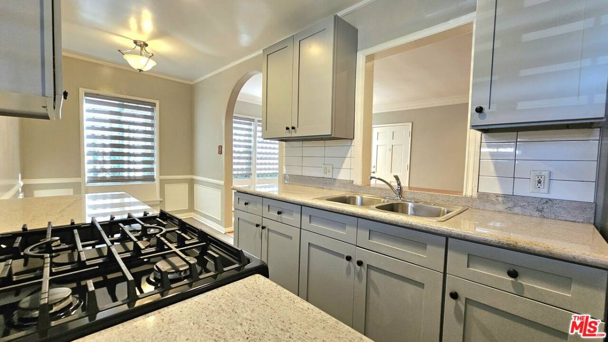 Apartment for rent at 1022 S Norton Ave #A-A, Los Angeles, CA 90019