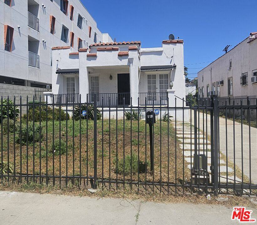 Apartment for rent at 1034 N Kenmore Ave, Los Angeles, CA 90029