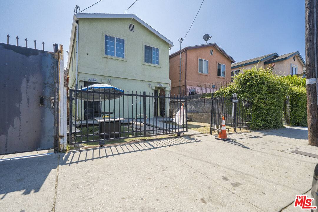 Apartment for rent at 10376 Wilmington Ave, Los Angeles, CA 90002