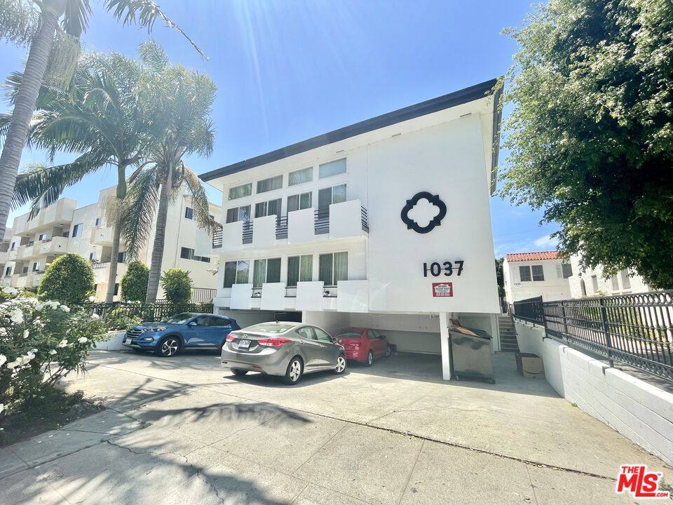Apartment for rent at 1037 S Shenandoah St #5-5, Los Angeles, CA 90035