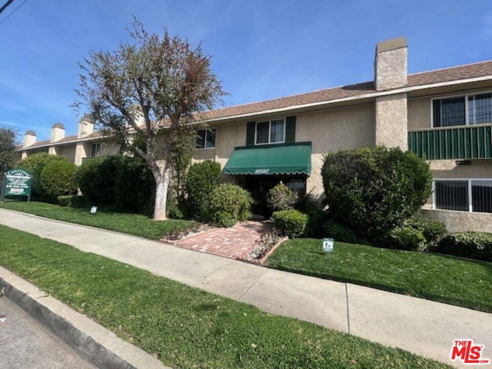 Apartment for rent at 10540 Balboa Blvd #220, Granada Hills, CA 91344