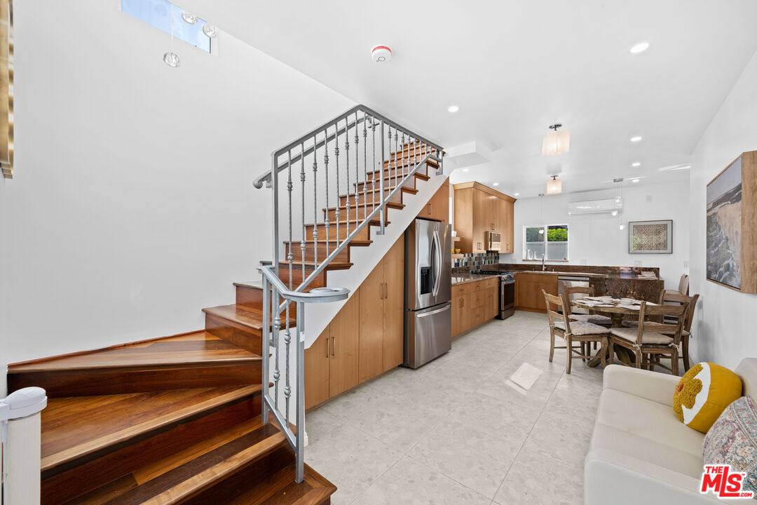 Apartment for rent at 10623 W Olympic Blvd, Los Angeles, CA 90025