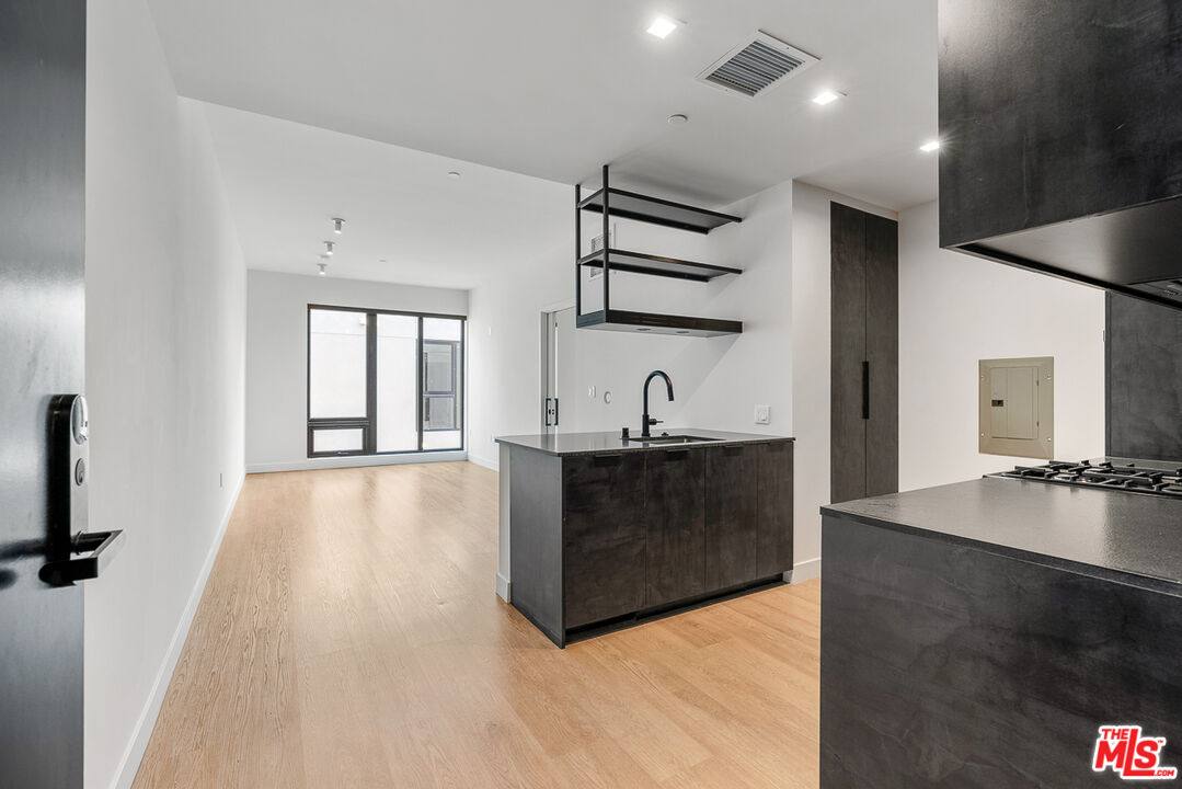Apartment for rent at 10700 Tabor St #PH21, Los Angeles, CA 90034