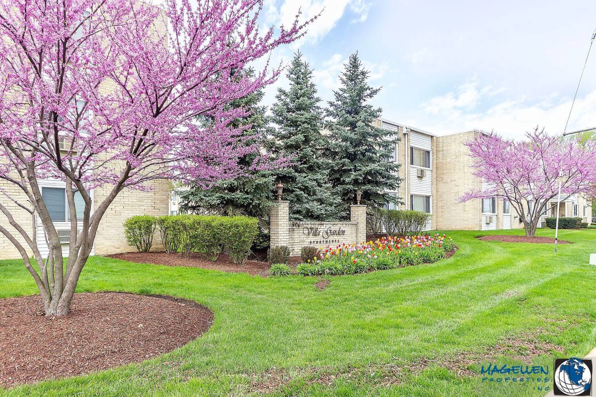 712 Villa Ave, Villa Park, IL 60181
