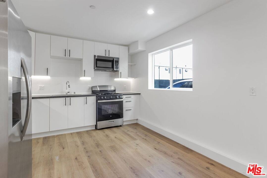 Apartment for rent at 10821 Hartsook St, North Hollywood, CA 91601